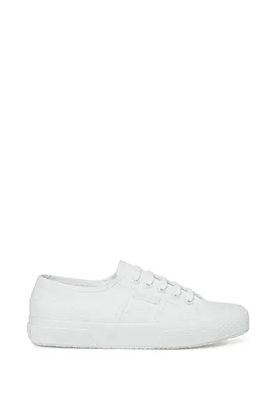 Superga 2750 CLASSIC mens Shoes (Trainers) in White. Sizes available:5,9,9.5,10.5,11,2.5