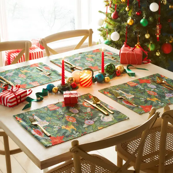 Furn Deck The Halls Washable Set of 4 Festive Placemats Green