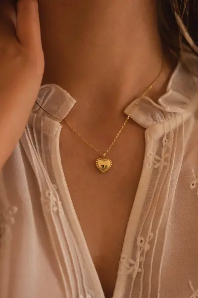 Elk & Bloom Dainty 18K Gold Heart Love Necklace Gold