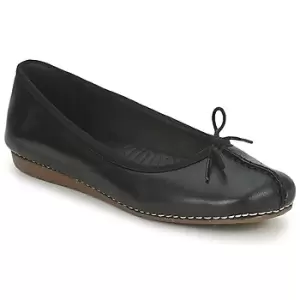 Clarks FRECKLE ICE womens Shoes (Pumps / Ballerinas) in Black,4,7,3