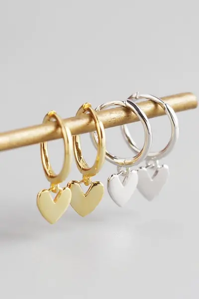 Elk & Bloom 14k Gold Love Heart Hoop Earrings Gold