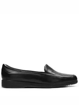 Clarks Georgia Womens Extra Wide Casual Shoes womens Loafers / Casual Shoes in Black