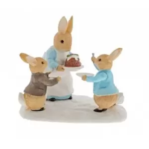 Beatrix Potter A30255 Mrs. Rabbit With A Christmas Pudding - P87112