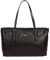 Pure Luxuries London Vintage Black 'Wollerton' Leather Shoulder Bag - near black