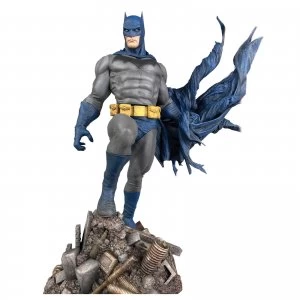 Diamond Select DC Gallery PVC Figure - Batman Defiant