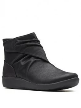 Clarks Clarks Cloudsteppers Sillian Tana Wide Fit Ankle Boot