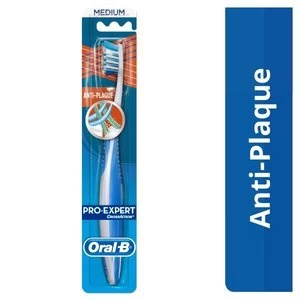 Oral-B Pro-Expert Anti-Plaque Medium Manual Toothbrush