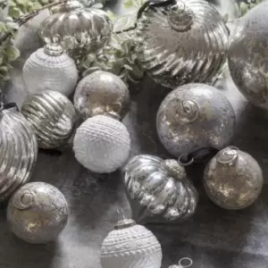 Gallery Interiors Set of 6 Farley Swirl Baubles Antique Silver / Silver / Small