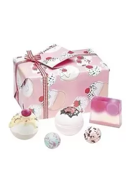 Bomb Cosmetics Cherry Bathe Well Gift Set